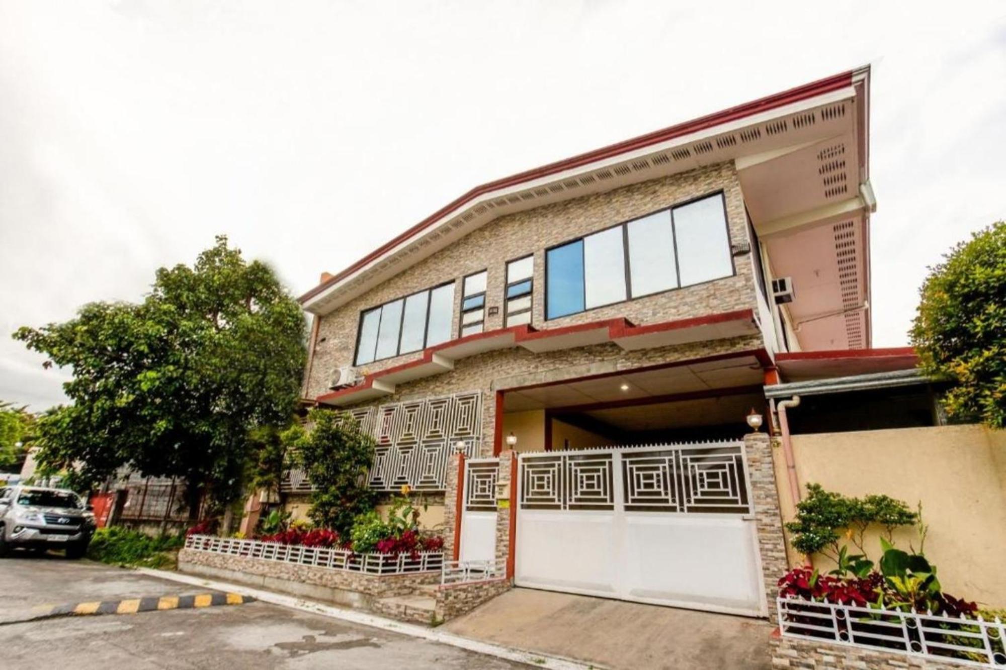 فندق La Belladoza Near Airport Paranaque City المظهر الخارجي الصورة