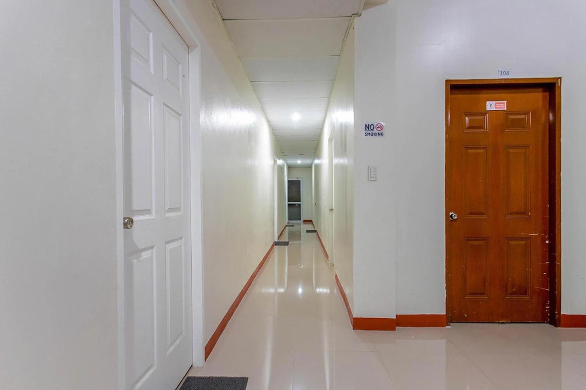 فندق La Belladoza Near Airport Paranaque City المظهر الخارجي الصورة