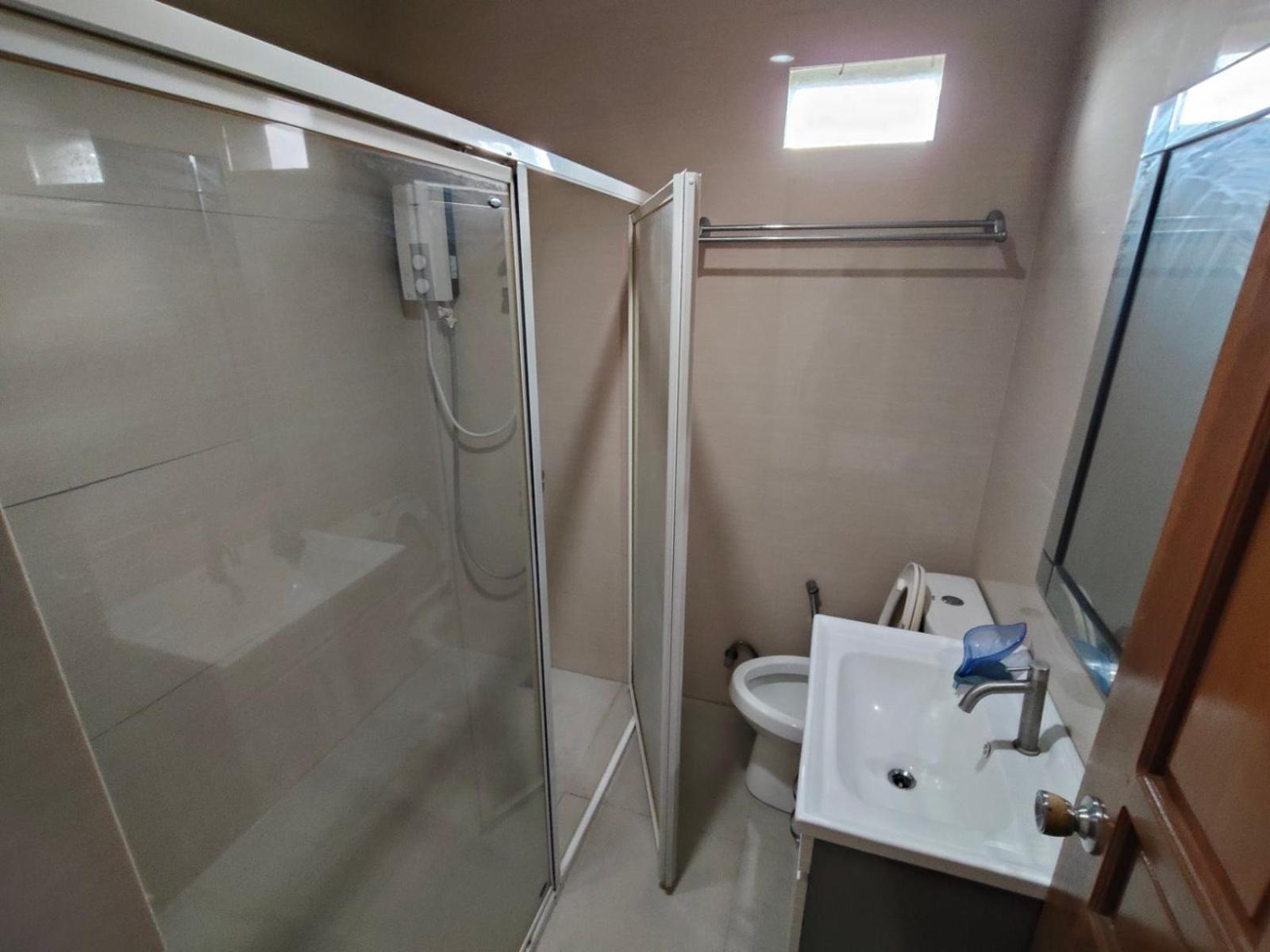 فندق La Belladoza Near Airport Paranaque City المظهر الخارجي الصورة
