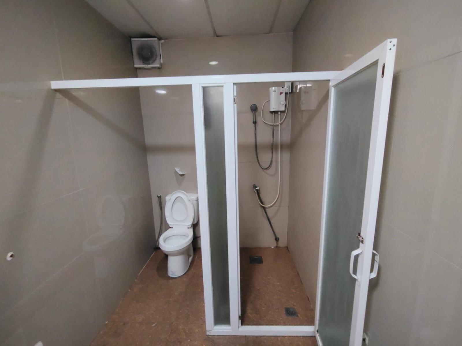 فندق La Belladoza Near Airport Paranaque City المظهر الخارجي الصورة
