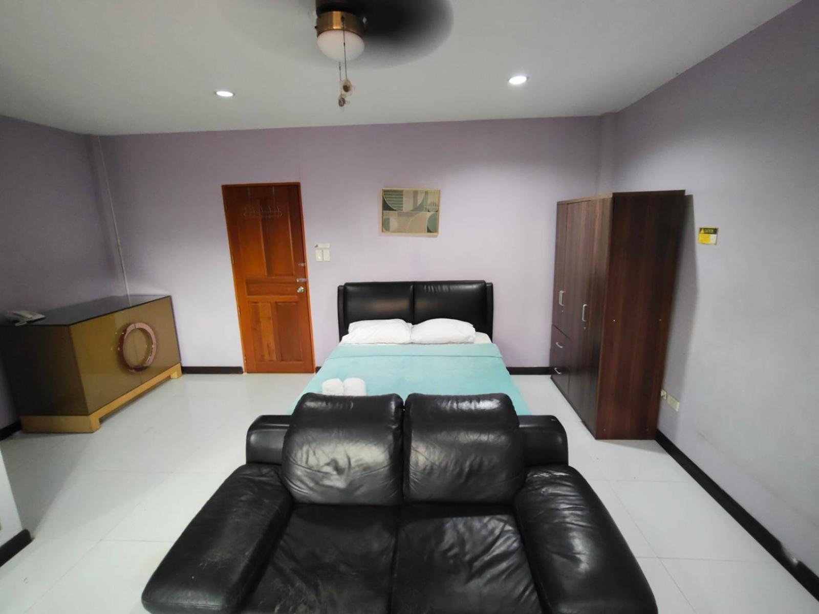 فندق La Belladoza Near Airport Paranaque City المظهر الخارجي الصورة