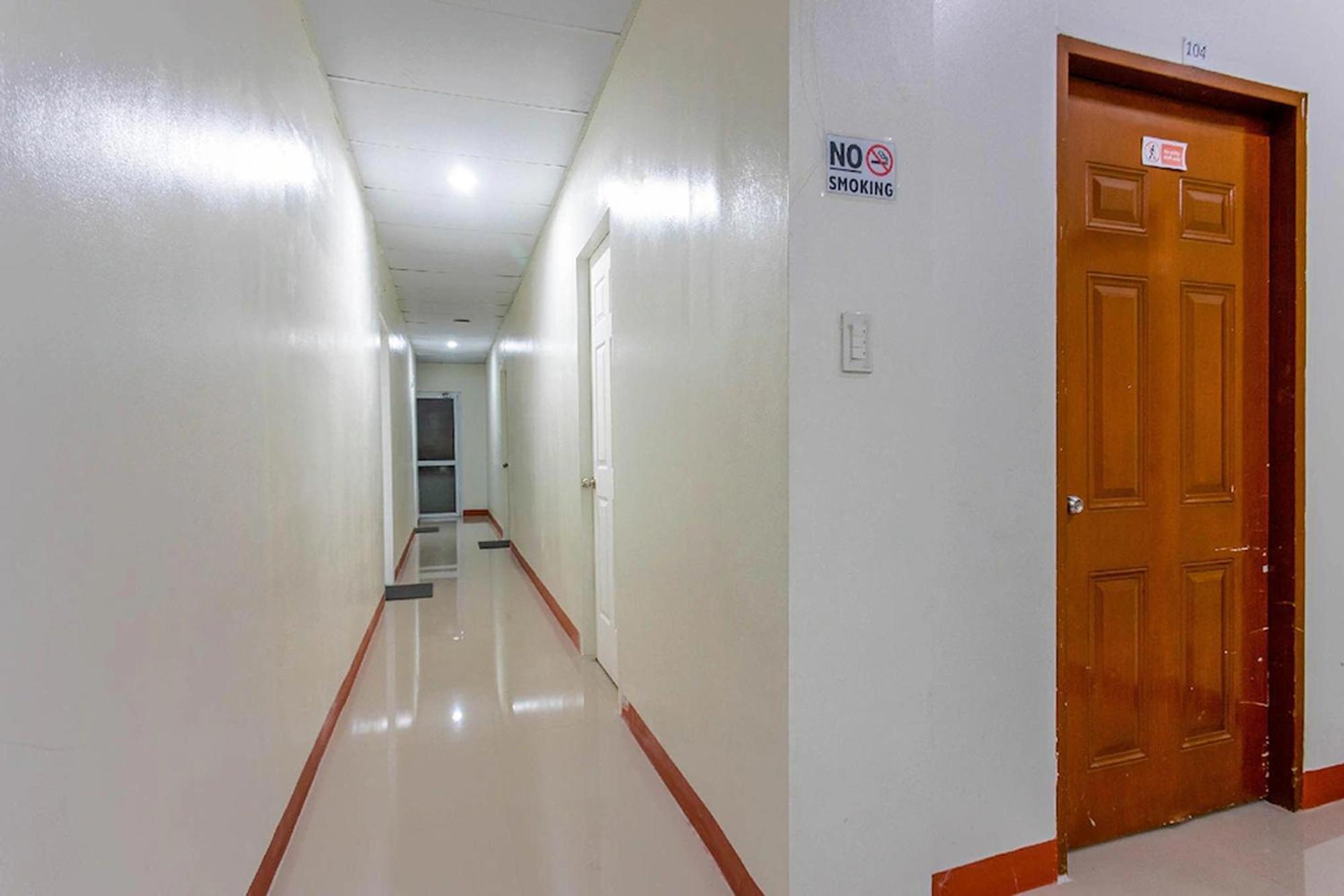فندق La Belladoza Near Airport Paranaque City المظهر الخارجي الصورة